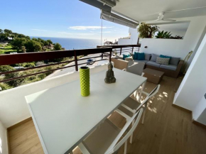 Beautiful 2 bed apartment with stunning pool